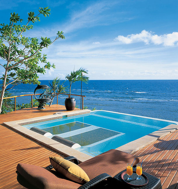 Небольшой бассейн Роберта Трауна в отеле на острове Фиджи